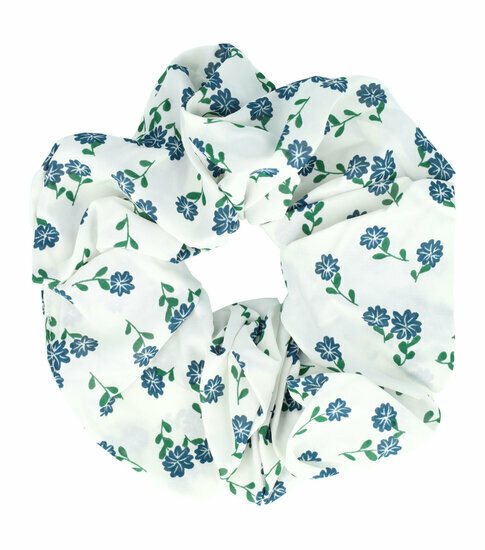 2087806815 Haarelastiek Scrunchie – XL Bloemenprint – Gladde Stof – Wit Blauw