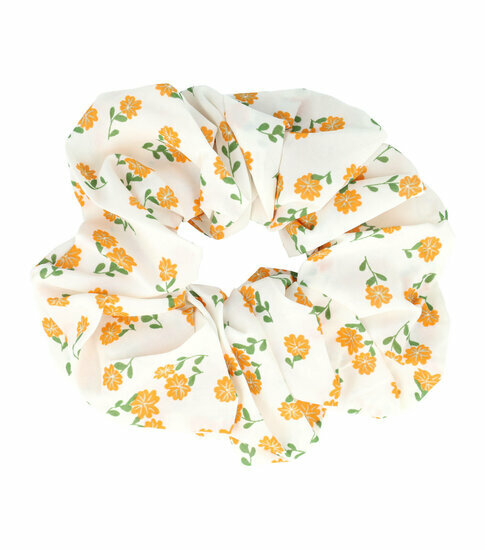 2110633833 Haarelastiek Scrunchie – XL Bloemenprint – Gladde Stof – Wit Oranje