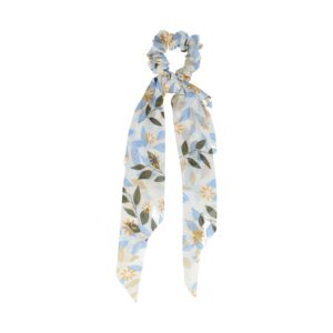 Haarelastiek Scrunchie – Bloemen en Blaadjes Patroon – 25cm Linten – Gladde Stof – Wit Blauw