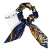 Haarelastiek Scrunchie – Strik Kettingprint – Gladde Stof – Blauw