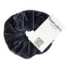 scrunchie-velvet_4 Haarelastiek Scrunchie – Basic – Velvet Stof – Grijs