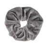 scrunchie-velvet_5 Haarelastiek Scrunchie – Basic – Velvet Stof – Lichtgrijs