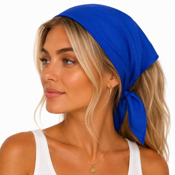 bandana-zakdoek-effen-cobalt-blauw-model Bandana Zakdoek 55x55cm – Effen – Cobalt Blauw