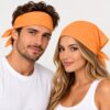 bandana-zakdoek-effen-lichtoranje-op-model-van-Haarsoires Bandana Zakdoek 55x55cm – Effen – Lichtoranje