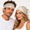 bandana-zakdoek-paisleyprint-creme-op-model-van-Haarsoires Bandana Zakdoek 55x55cm – Paisleyprint – Creme