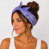 bandana-zakdoek-paisleyprint-paars-model2 Bandana Zakdoek 55x55cm – Paisleyprint – Paars