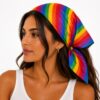 bandana-zakdoek-regenboog-strepen-multicolor-model Bandana Zakdoek 55x55cm – Regenboog Strepen – Multicolor