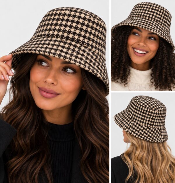 bucket-hat-gebreid-ruitprint-beige-op-model-van-Haarsoires Bucket Hat Hoedje – Ruitprint – Bruin
