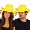 cowboyhoed-velvet-geel-op-model-van-Haarsoires Cowboyhoed - Western Hoed - Velvet - Geel