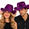 cowboyhoed-velvet-paars-op-model-van-Haarsoires Cowboyhoed - Western Hoed - Velvet - Paars