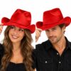 cowboyhoed-velvet-rood-op-model-van-Haarsoires Cowboyhoed - Western Hoed - Velvet - Rood