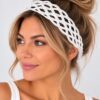 haarband-opengewerkt-wit-op-model-van-Haarsoires Haarband 3-in-1 - Opengewerkt - Wit