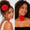 haarband-puntige-bloem-veter-rood-op-model-van-Haarsoires Haarband met Puntige Bloem - Veter Striklint - Rood