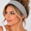 haarband-studs-grijs-op-model-van-Haarsoires Haarband Bandana - met Studs - Grijs