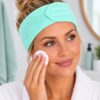 make-up-haarband-groen-op-model-van-haarsoires Make-Up Haarband 8cm – Verstelbaar met Klittenband – Groen
