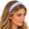 diadeem-3cm-vlekkenprint-kunststof-grijs-op-model-van-Haarsoires Haarband Diadeem – Vlekkenprint – Kunststof – Grijs
