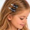 klikklak-haarspeldjes-kat-glitter-zwart-zilver-op-model-van-Haarsoires Haarspeld Klikklak 5cm - Kat - Glitter - Zwart Zilver - 2 Stuks